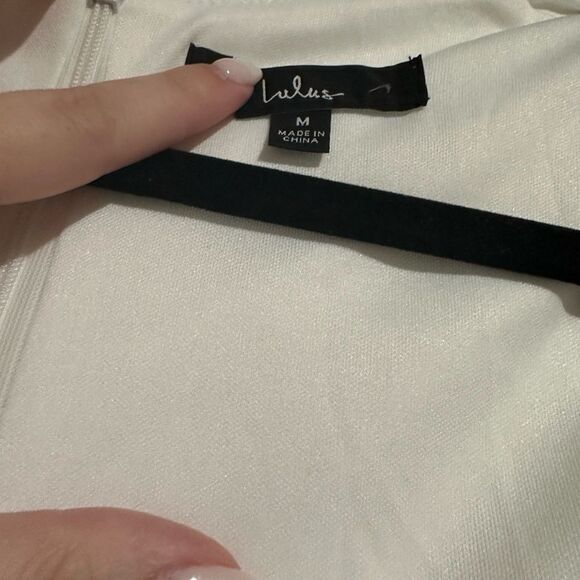 Lulus Enticing Endeavors White Jumpsuit size M in the color white NWT - Picture 10 of 10